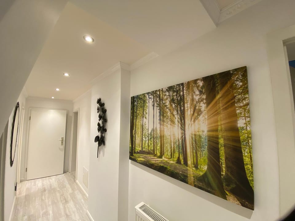 Photo of the whole room, Decorative detail