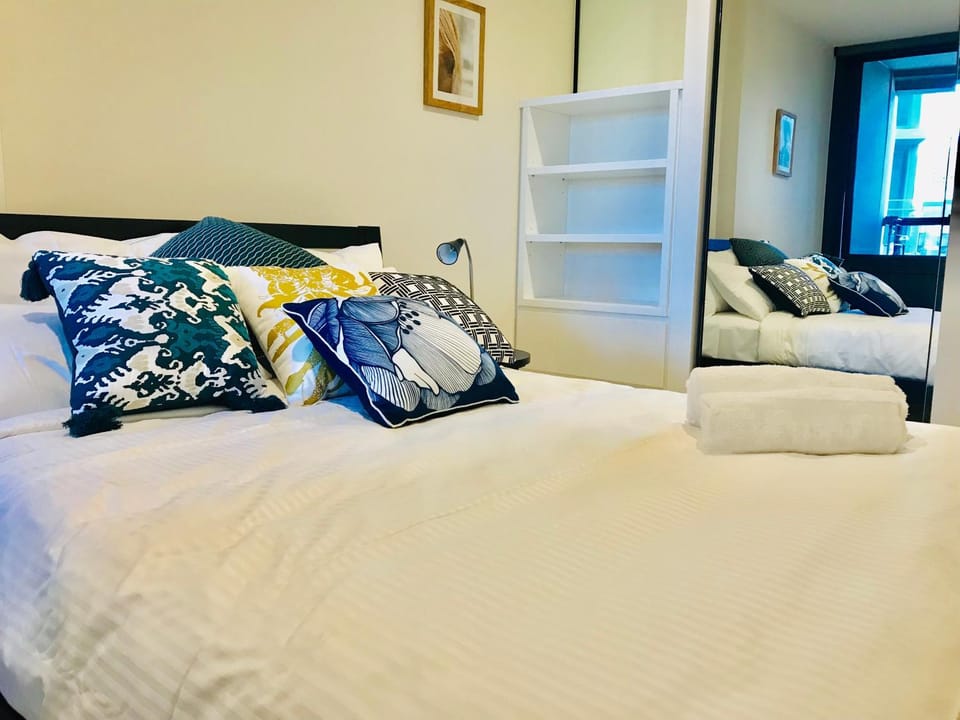 Stylish 1BR Apartment in Melbourne CBD near Carlton Garden Apartment in Melbourne