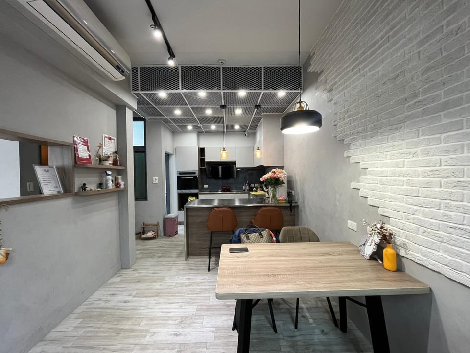 有吉民宿 ,四人房 雙人房 台南8-12人包棟ㄧ訂房後需聯繫轉帳 Bed and Breakfast in Kaohsiung