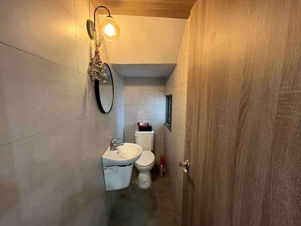 有吉民宿 ,四人房 雙人房 台南8-12人包棟ㄧ訂房後需聯繫轉帳 Bed and Breakfast in Kaohsiung
