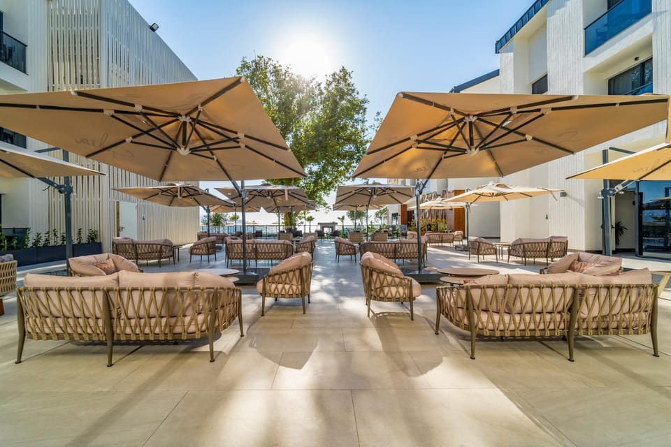 Restaurant/places to eat, Seating area