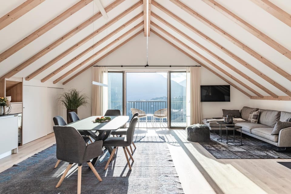 Restaurant/places to eat, Communal lounge/ TV room, Balcony/Terrace, Communal kitchen