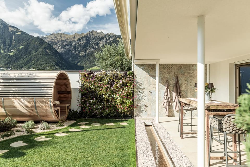 Patio, BBQ facilities, Garden, Hot Tub, Massage, Sauna, Balcony/Terrace