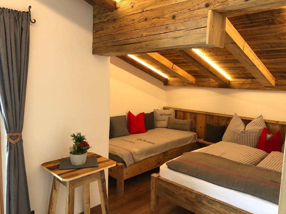 Staff, Bed, Photo of the whole room, Bedroom