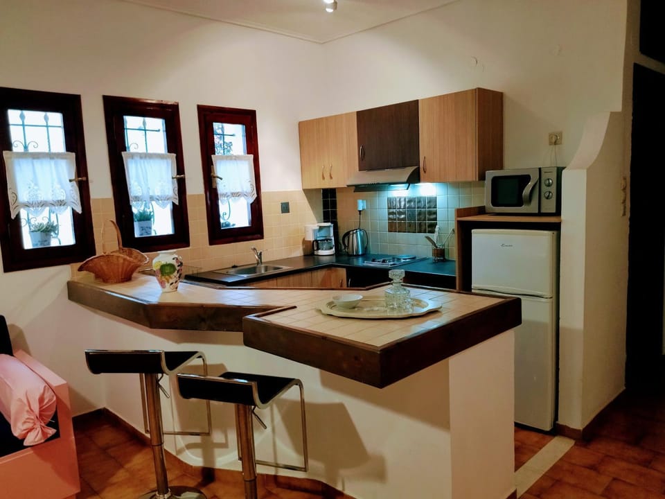 Kitchen or kitchenette, kitchen