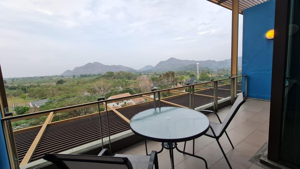 Balcony/Terrace, Mountain view
