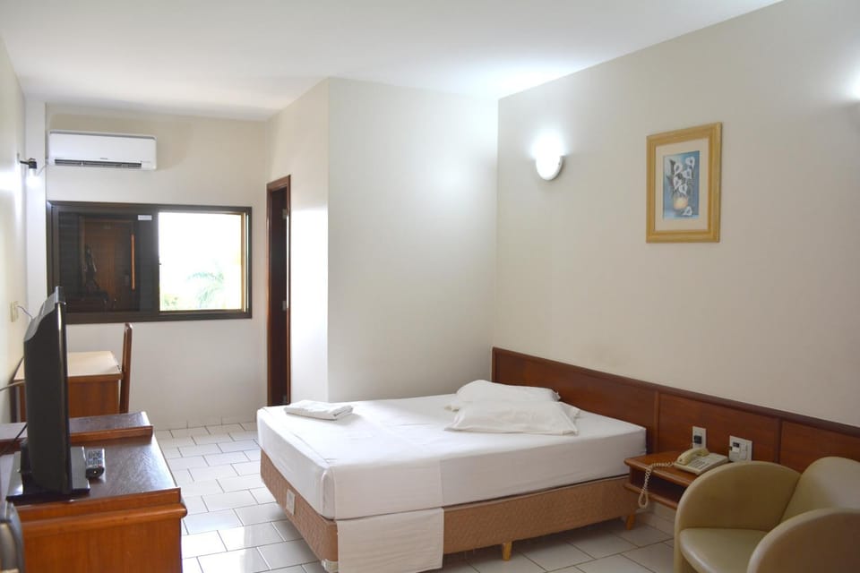Bed, air conditioner