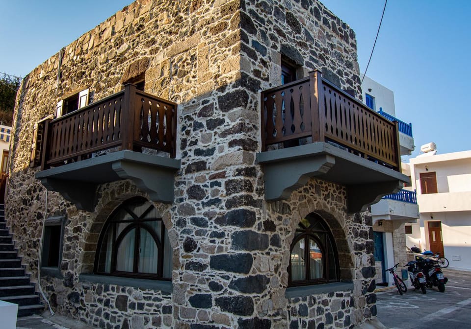 Property building, Facade/entrance, Balcony/Terrace