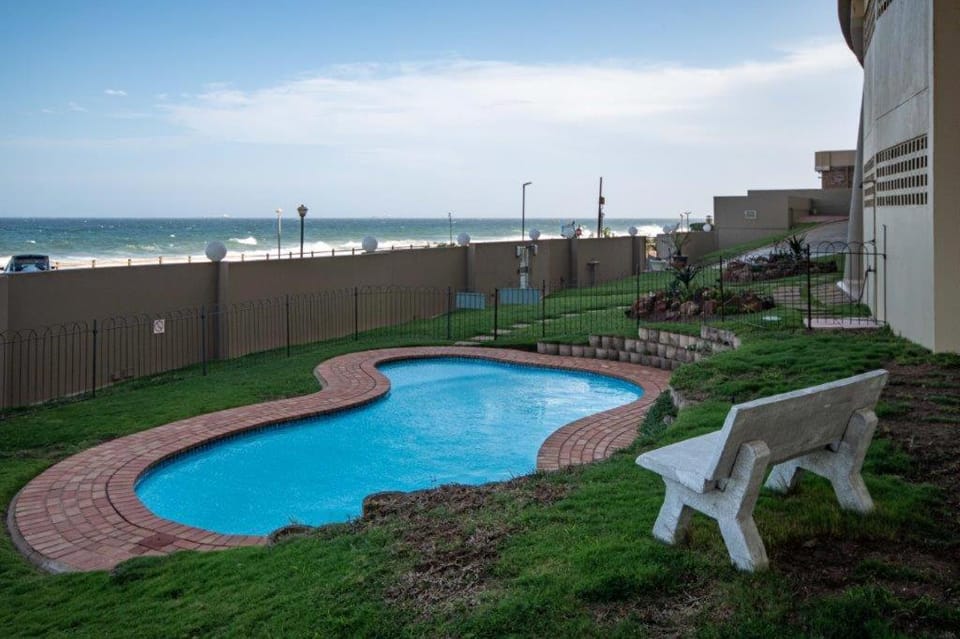 Day, Swimming pool