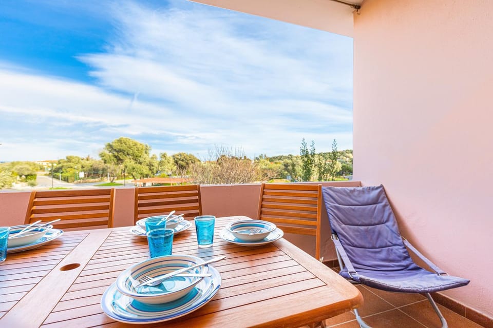 Property building, Balcony/Terrace, Living room