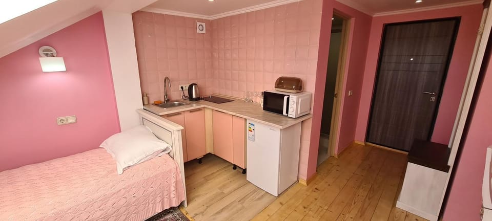Coffee/tea facilities, Kitchen or kitchenette, Photo of the whole room, Bedroom, pet friendly, stove