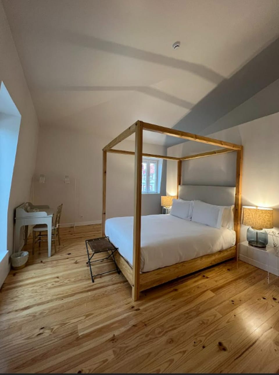 Bed, Bathroom, Photo of the whole room, Bedroom