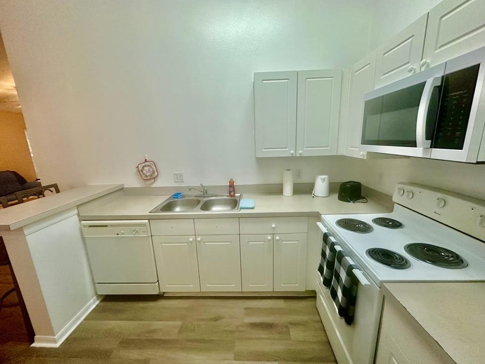 Grand Holiday 3BR Palms Condo near Disney Parks Apartment in Kissimmee