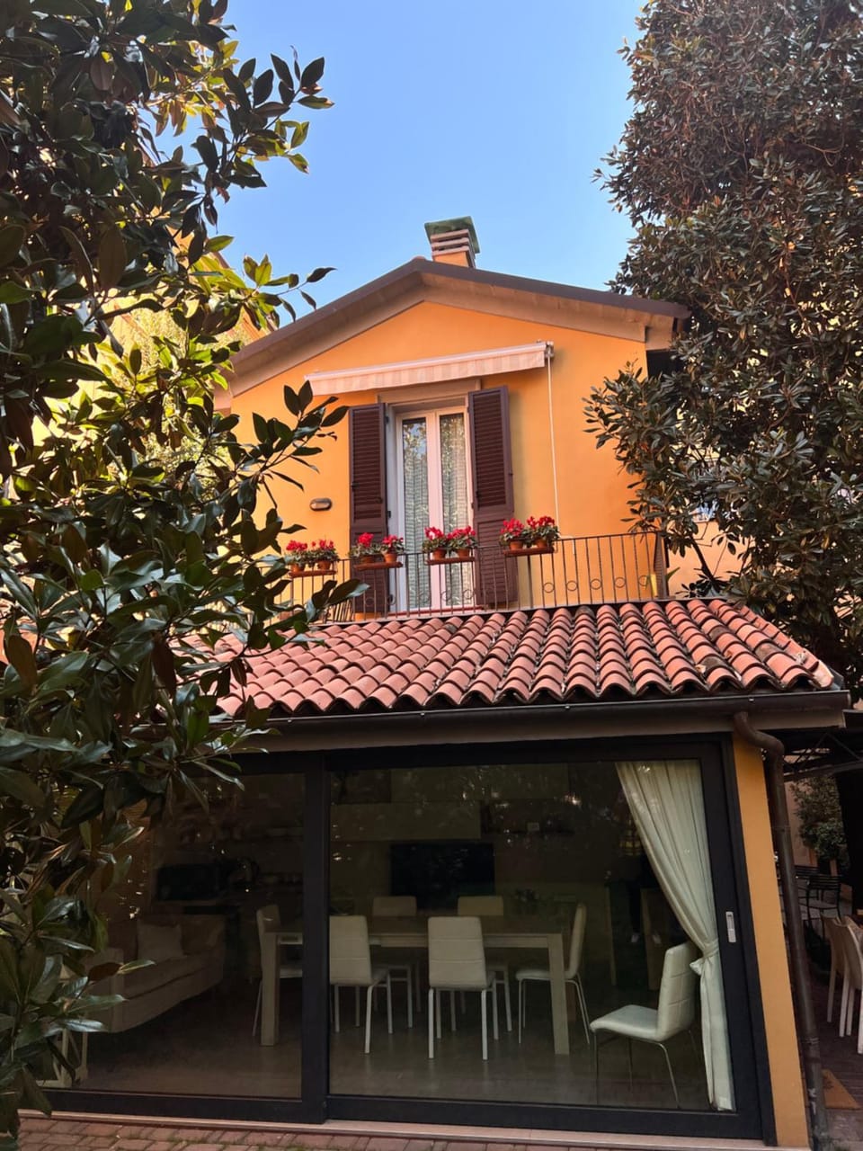 Property building, Patio, Facade/entrance