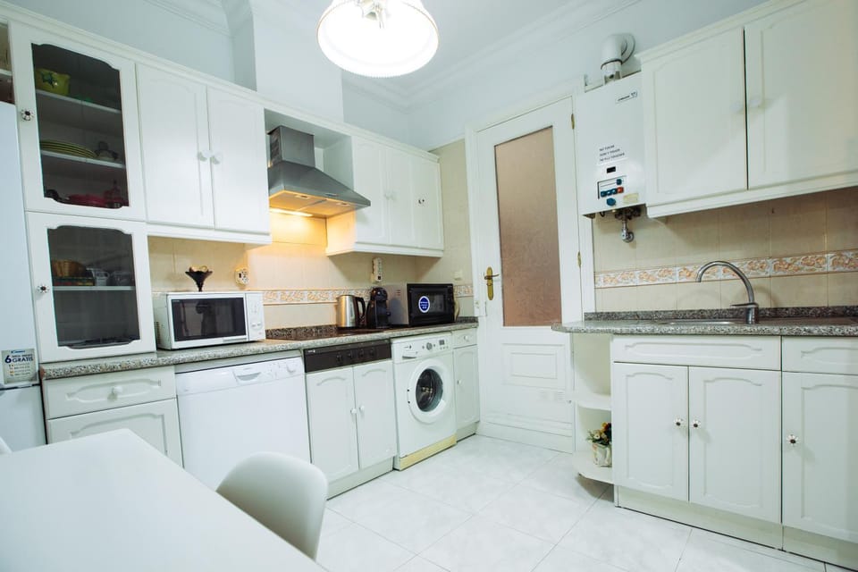 APARTAMENTO CENTRICO JUNTO ESTACION TREN Y AUTOBUS Apartment in San Sebastian