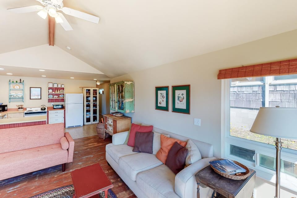 Beach Cabin Getaway Cabin in Rockaway Beach