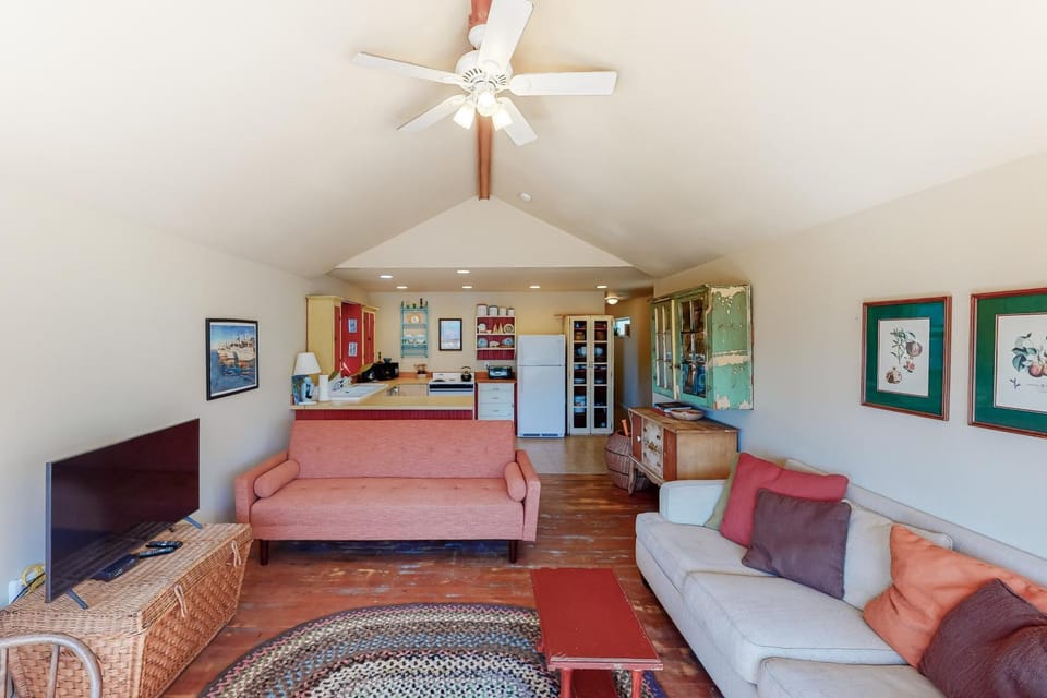 Beach Cabin Getaway Cabin in Rockaway Beach