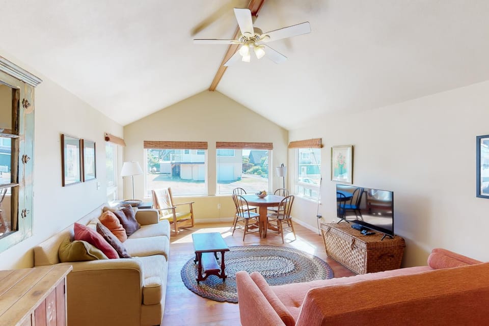 Beach Cabin Getaway Cabin in Rockaway Beach