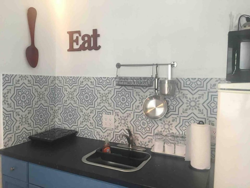 Chic and Comfortable Studio Free Street Parking Apartment in Coconut Grove