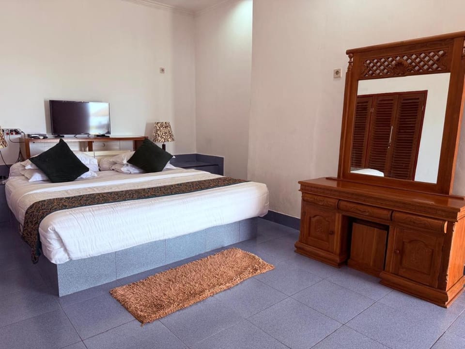 Pasific Beach Cottages Hotel in Batu Layar