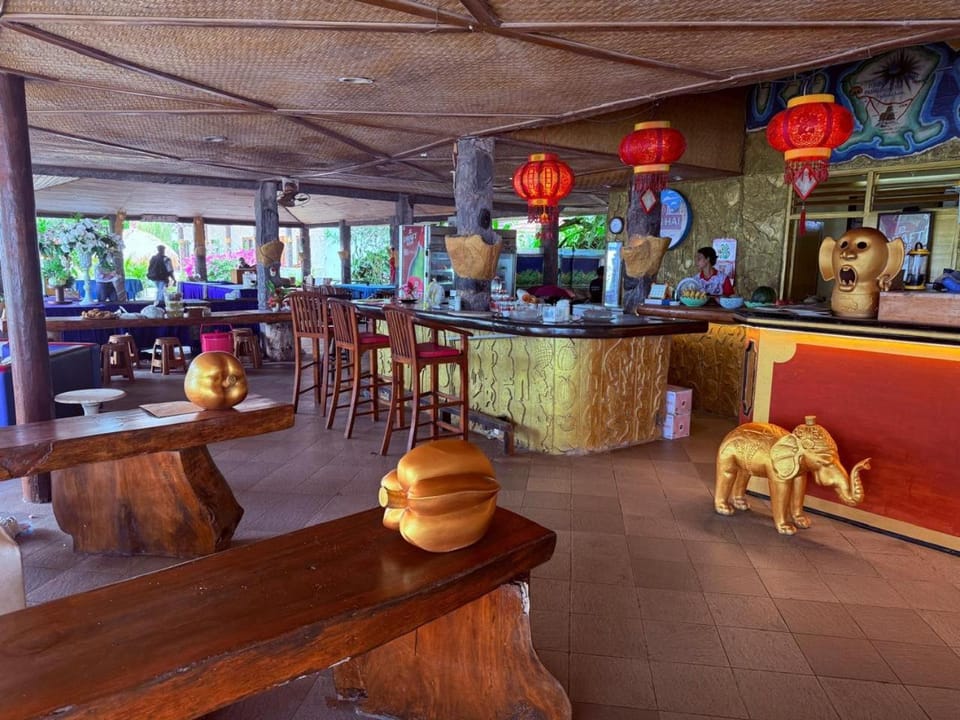 Pasific Beach Cottages Hotel in Batu Layar