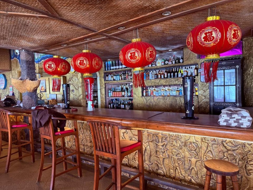 Pasific Beach Cottages Hotel in Batu Layar
