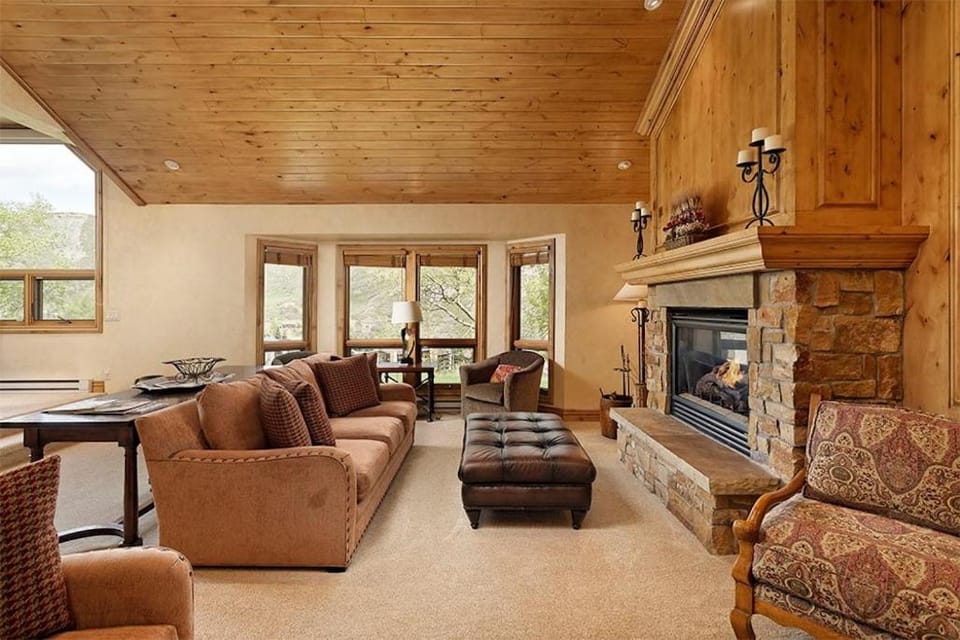 Snowmass Woodrun V 4 Bedroom Ski In, Ski Out Mountain Residence In The Heart Of Snowmass Village Apartment in Snowmass Village