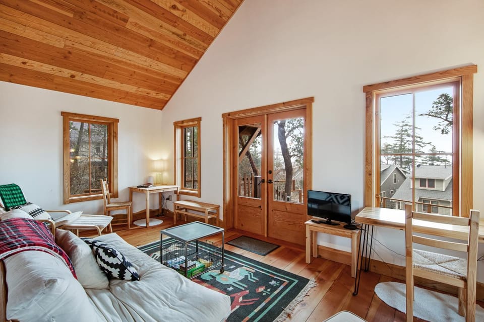 Little Refuge in town House in Eastsound