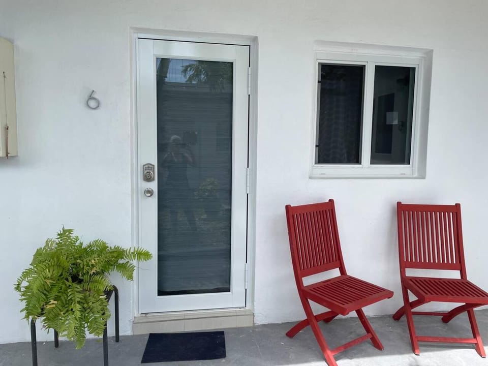 Private Studio blocks from Coconut Grove Apartment in Coconut Grove