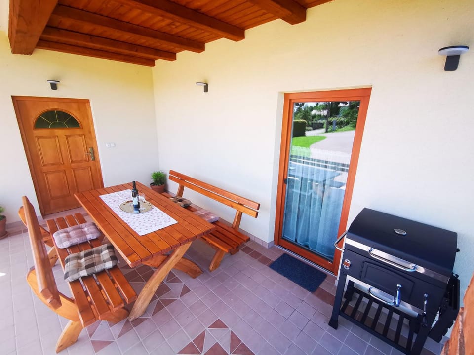 Patio, BBQ facilities, Seating area