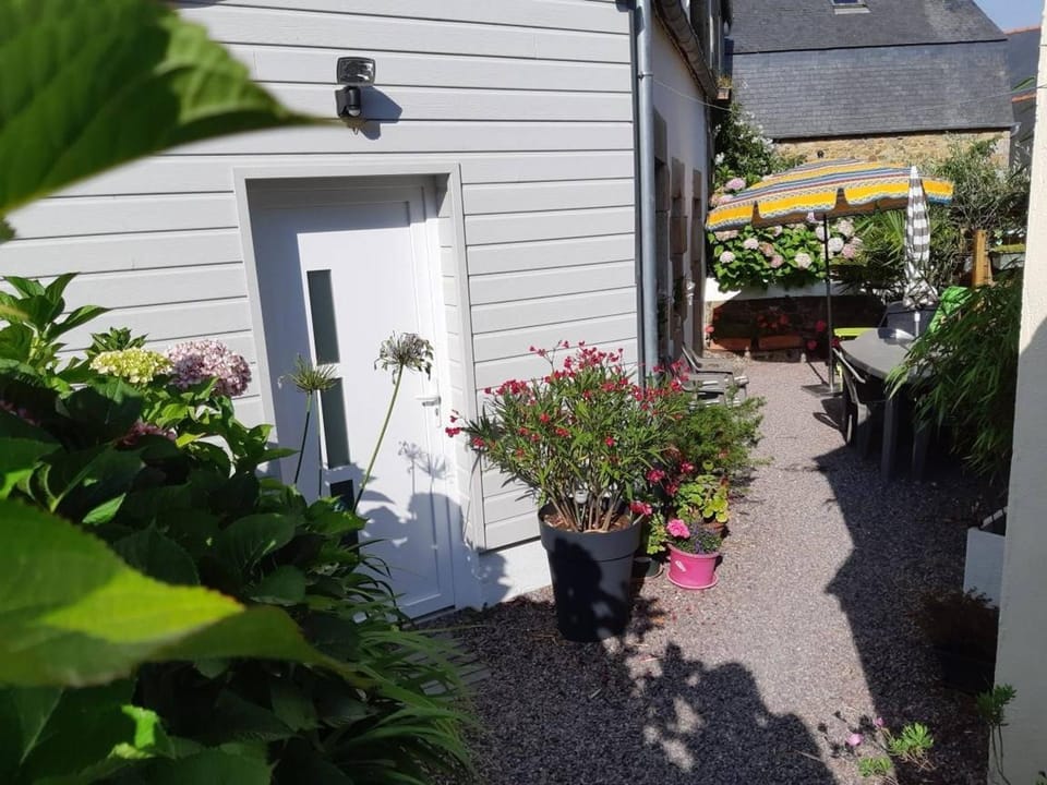 Maison de pêcheur rénovée avec cour et wifi, à 100m du port de Perros-Guirec - FR-1-368-264 House in Perros-Guirec