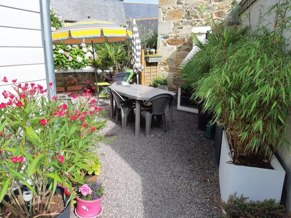 Maison de pêcheur rénovée avec cour et wifi, à 100m du port de Perros-Guirec - FR-1-368-264 House in Perros-Guirec