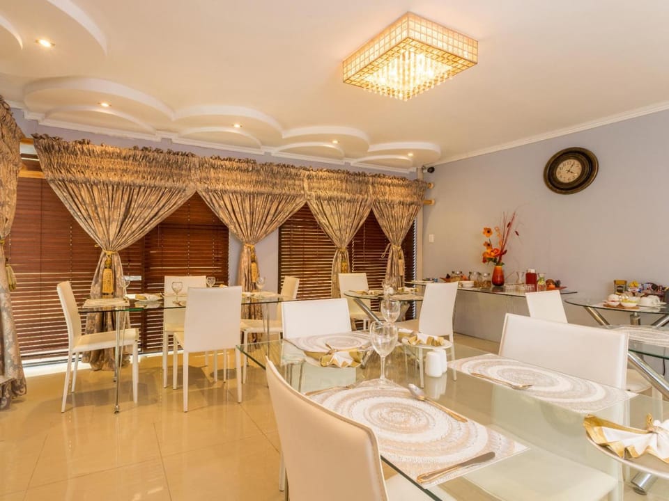Restaurant/places to eat, Food and drinks, Banquet/Function facilities, Dining area, Food