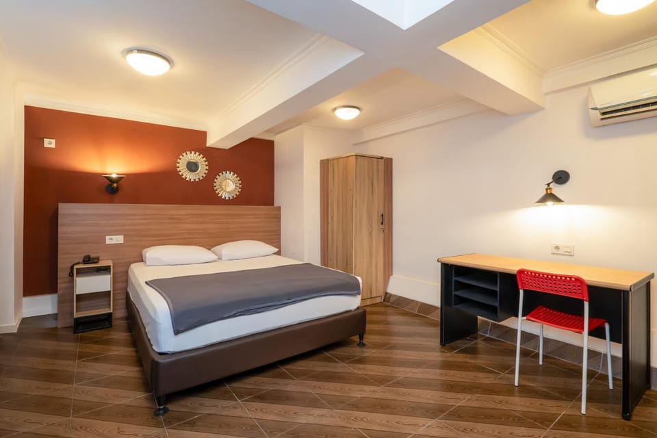 Bed, Photo of the whole room, Bedroom, wardrobe, air conditioner