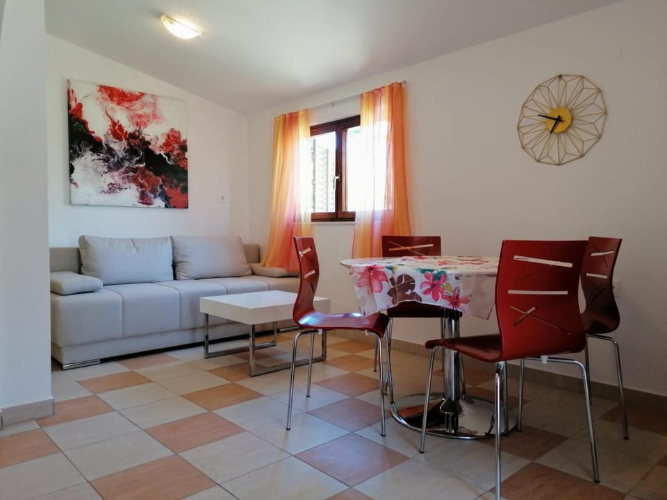 Tudija apartments Apartment in Okrug Gornji