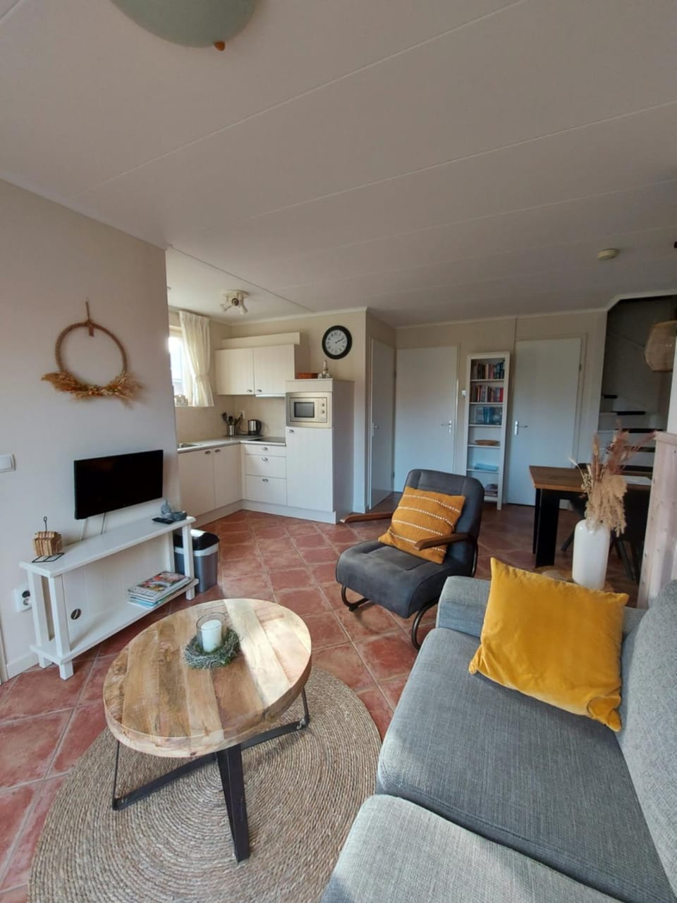 Communal lounge/ TV room, TV and multimedia, Living room, Seating area, kitchen