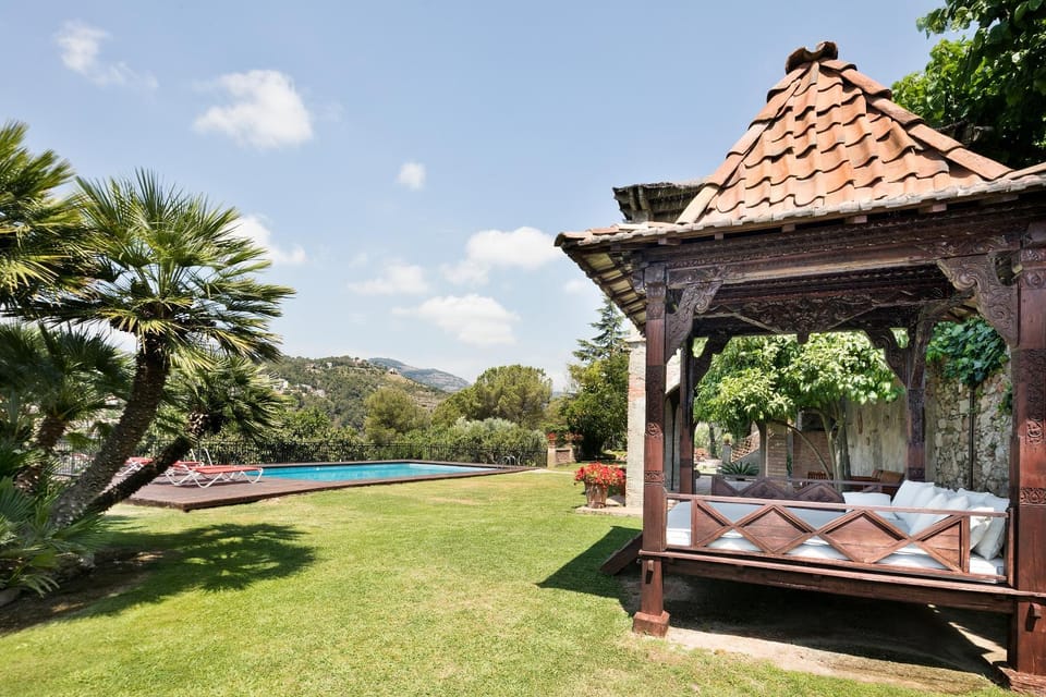 Patio, Garden, Swimming pool