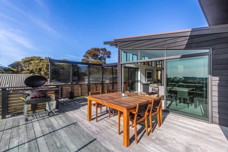 Patio, BBQ facilities