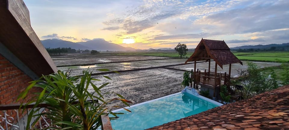 Balcony/Terrace, Mountain view, Pool view, Swimming pool, Sunrise