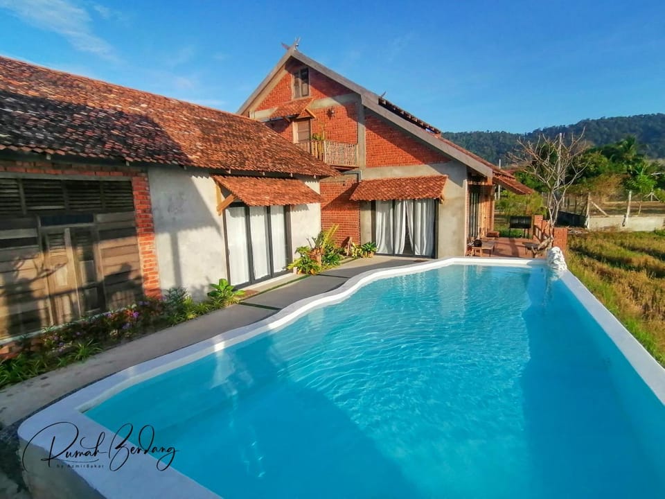 Property building, Swimming pool