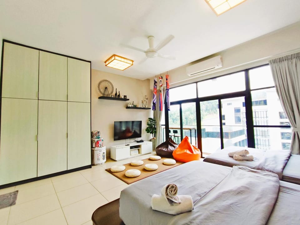 Bed, TV and multimedia, Living room, Photo of the whole room, Seating area, Bedroom, towels, air conditioner