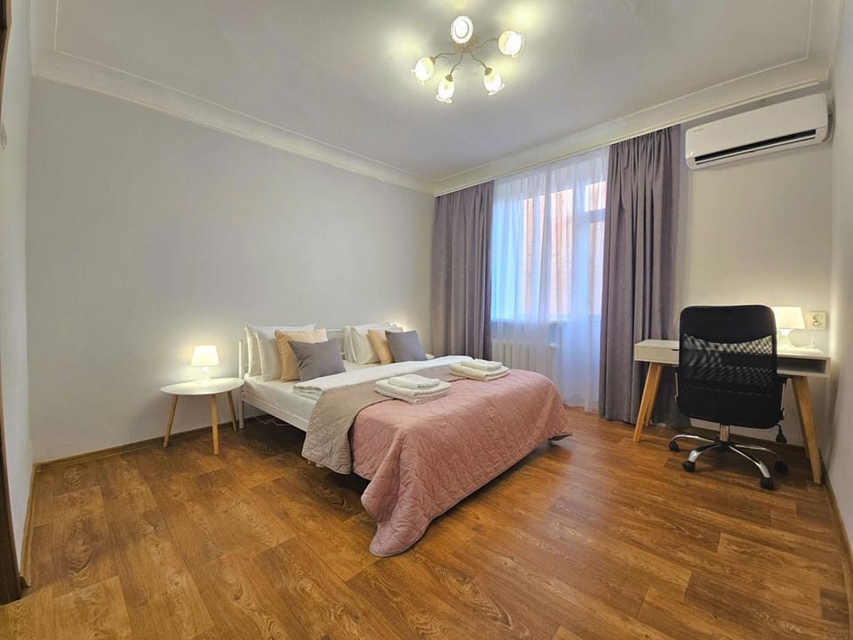 Bed, TV and multimedia, Balcony/Terrace, Balcony/Terrace, Living room, Photo of the whole room, Seating area, Bedroom, air conditioner