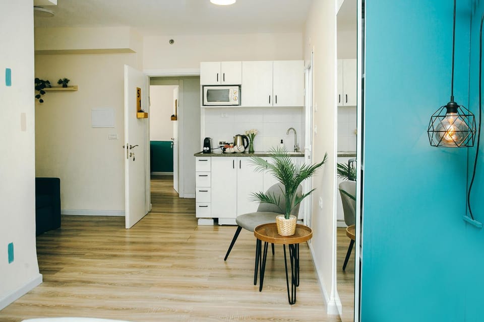 Kitchen or kitchenette, Dining area, minibar, oven, pet friendly, stove