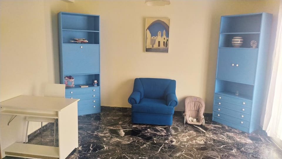 Game Room, Seating area