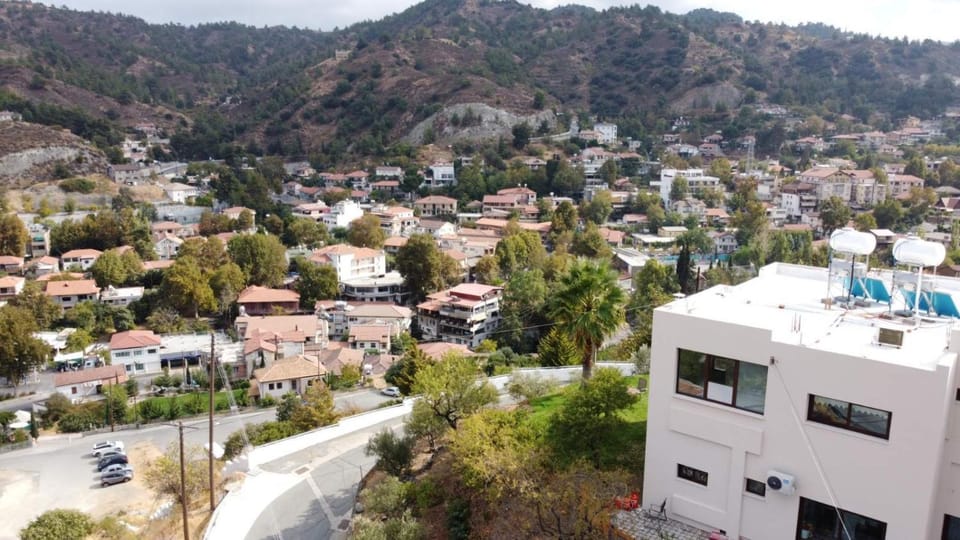 City view, Garden view, Landmark view, Mountain view