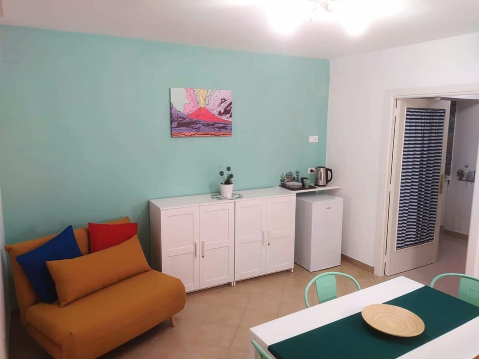 Coffee/tea facilities, Living room, Dining area