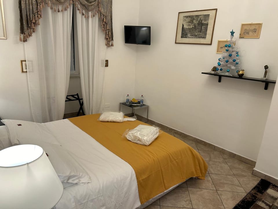 TV and multimedia, Photo of the whole room, Bedroom, towels