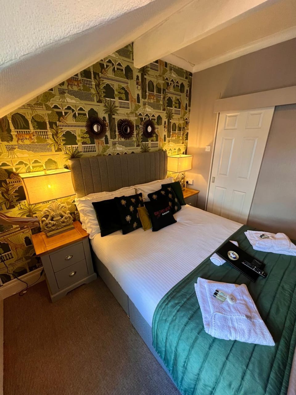 Delovely Hotel Bed and Breakfast in Blackpool