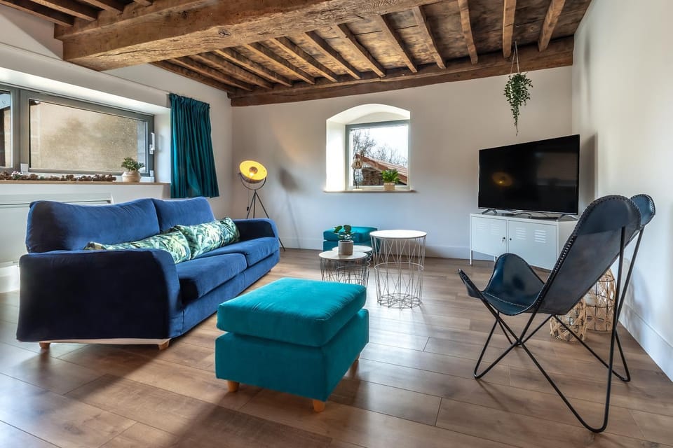 Communal lounge/ TV room, TV and multimedia, Living room