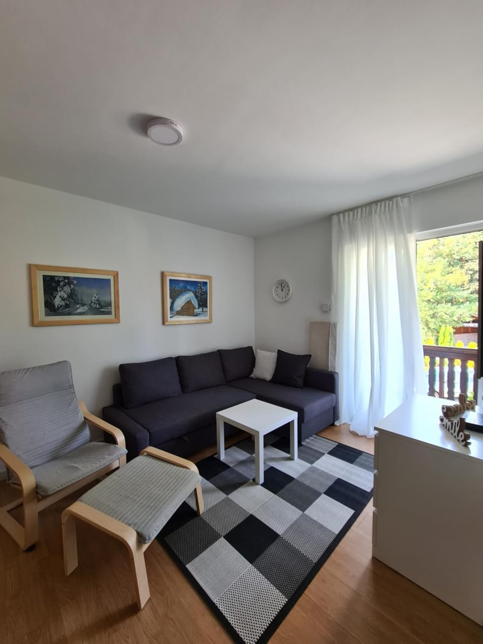 TV and multimedia, Living room, Seating area, Garden view
